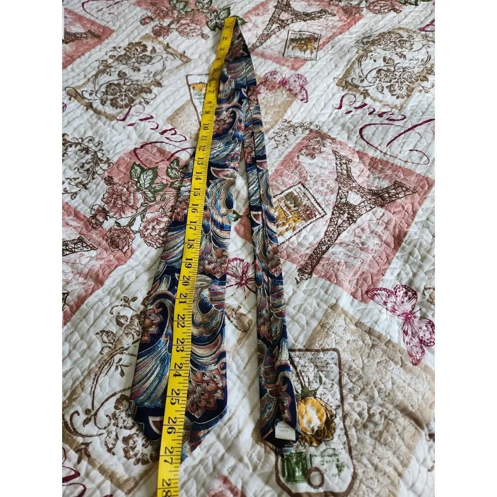 Vintage Boston Traders 100% Silk Men's Necktie‎ Blue Multicolor.